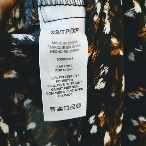 Dynamite VNeck Sheer Print Blouse XS - Picture 8 of 8